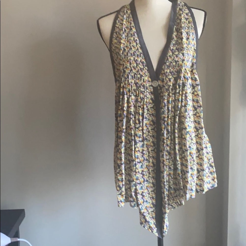 Elizabeth and James floral top